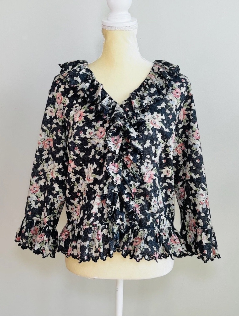 Vintage Lauren Ralph Lauren Jeans Co. Black Floral Ruffle V-Neck Blouse